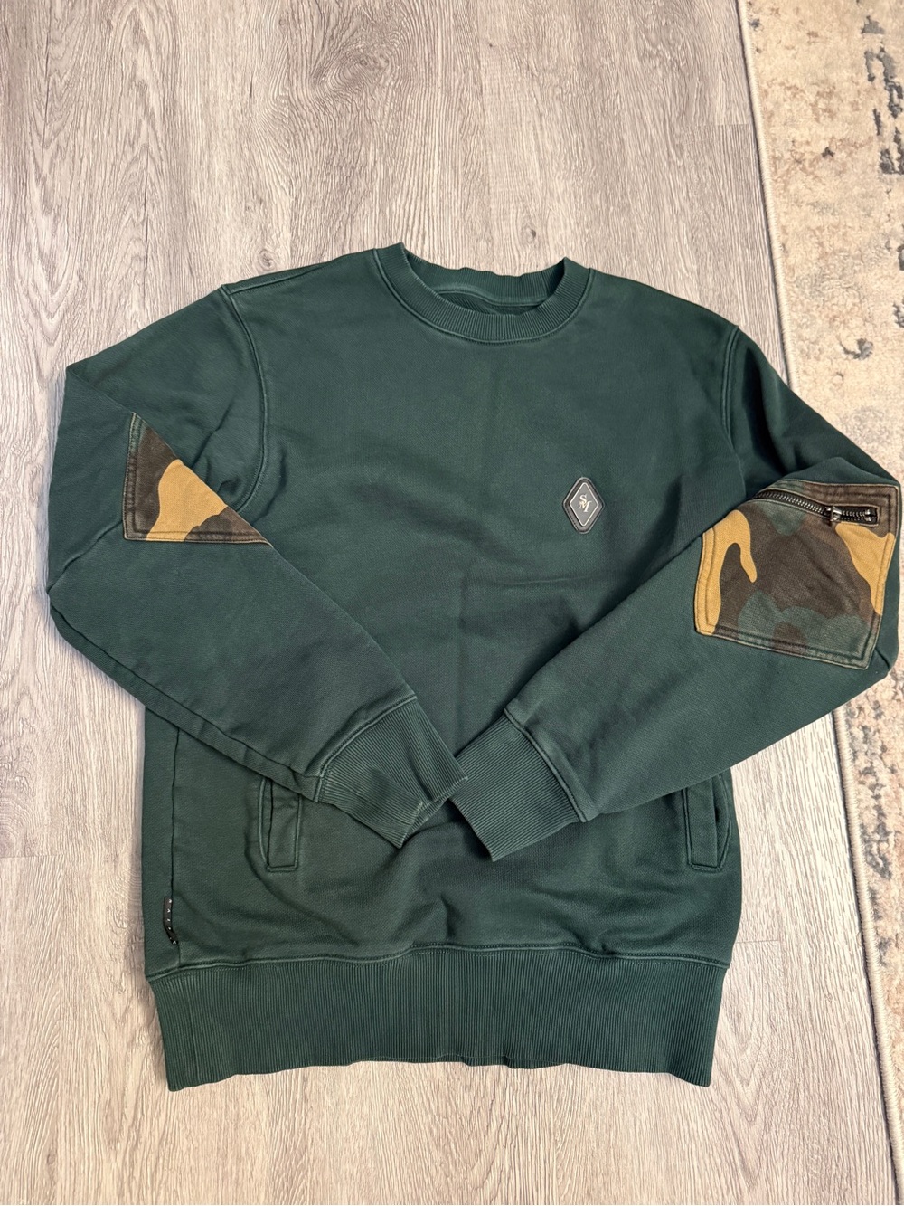 Saint Morta Syndicate Utility Crewneck Mens Small Forest Green Long Sleeve Badge